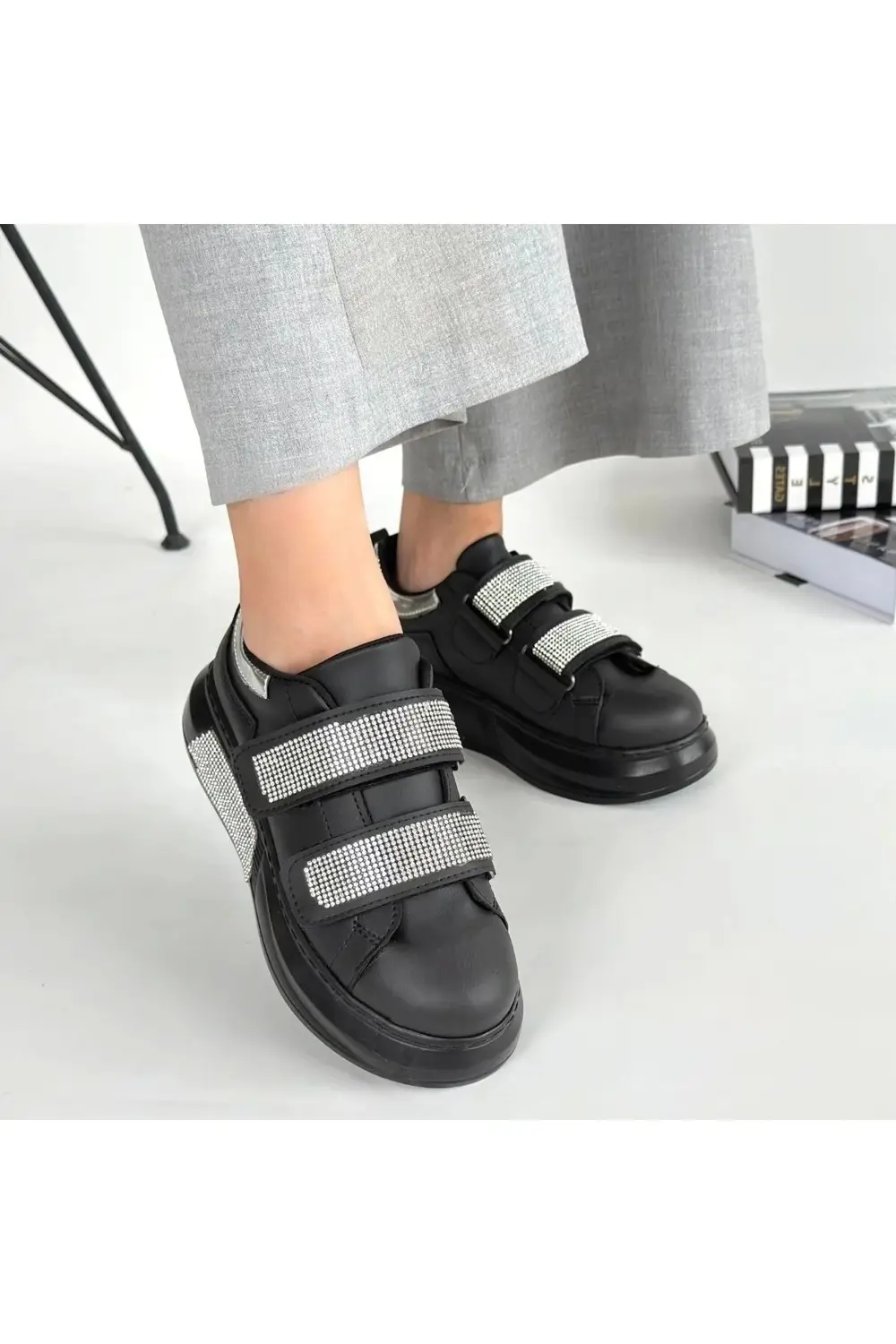 Nino Siyah Cilt Cırt Cırtlı Spor Ayakkabı