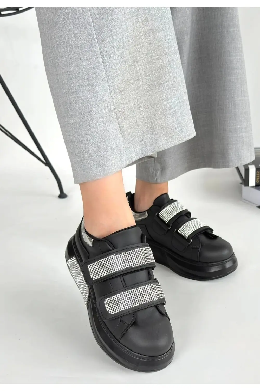 Nino Siyah Cilt Cırt Cırtlı Spor Ayakkabı