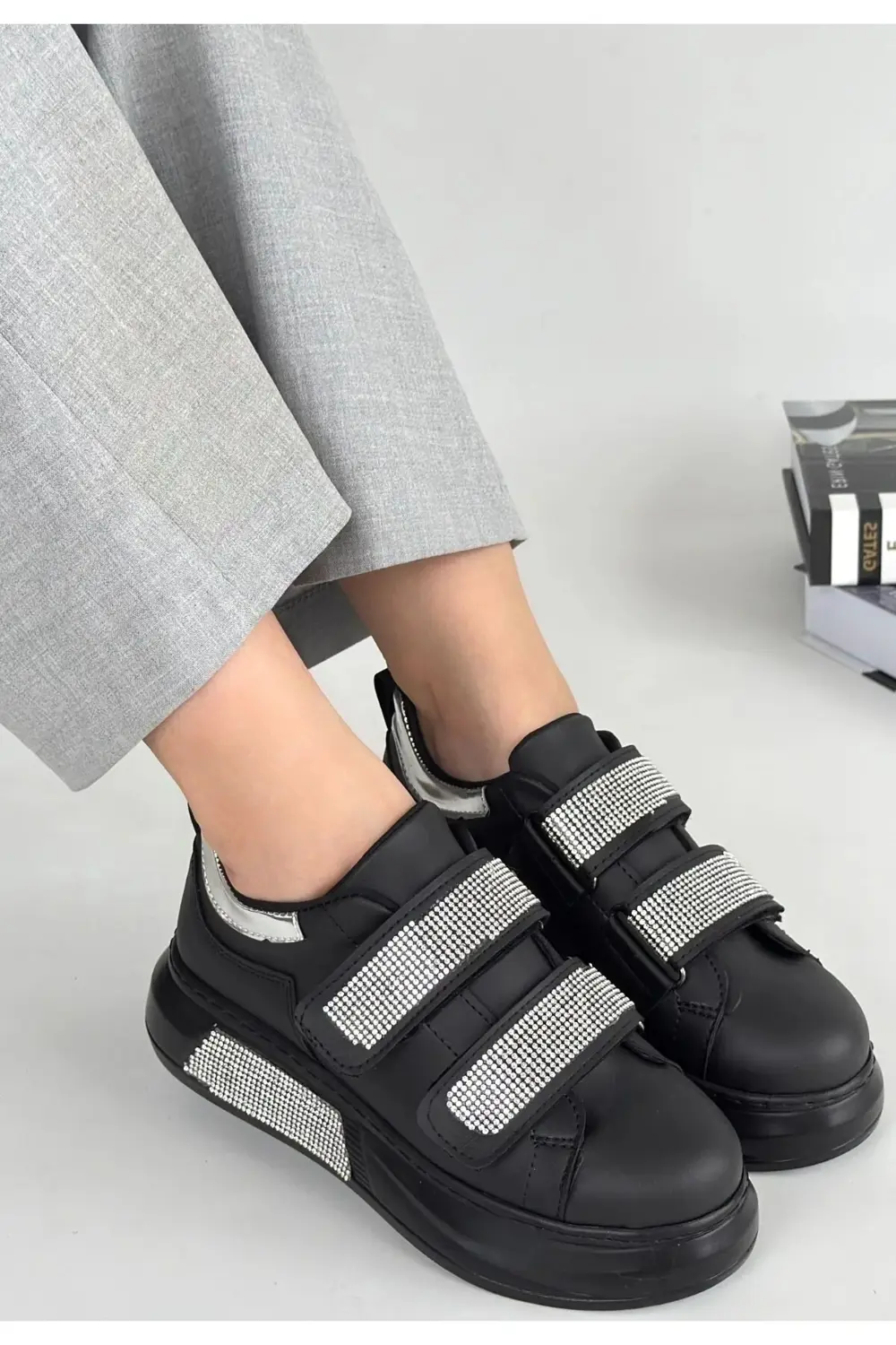 Nino Siyah Cilt Cırt Cırtlı Spor Ayakkabı