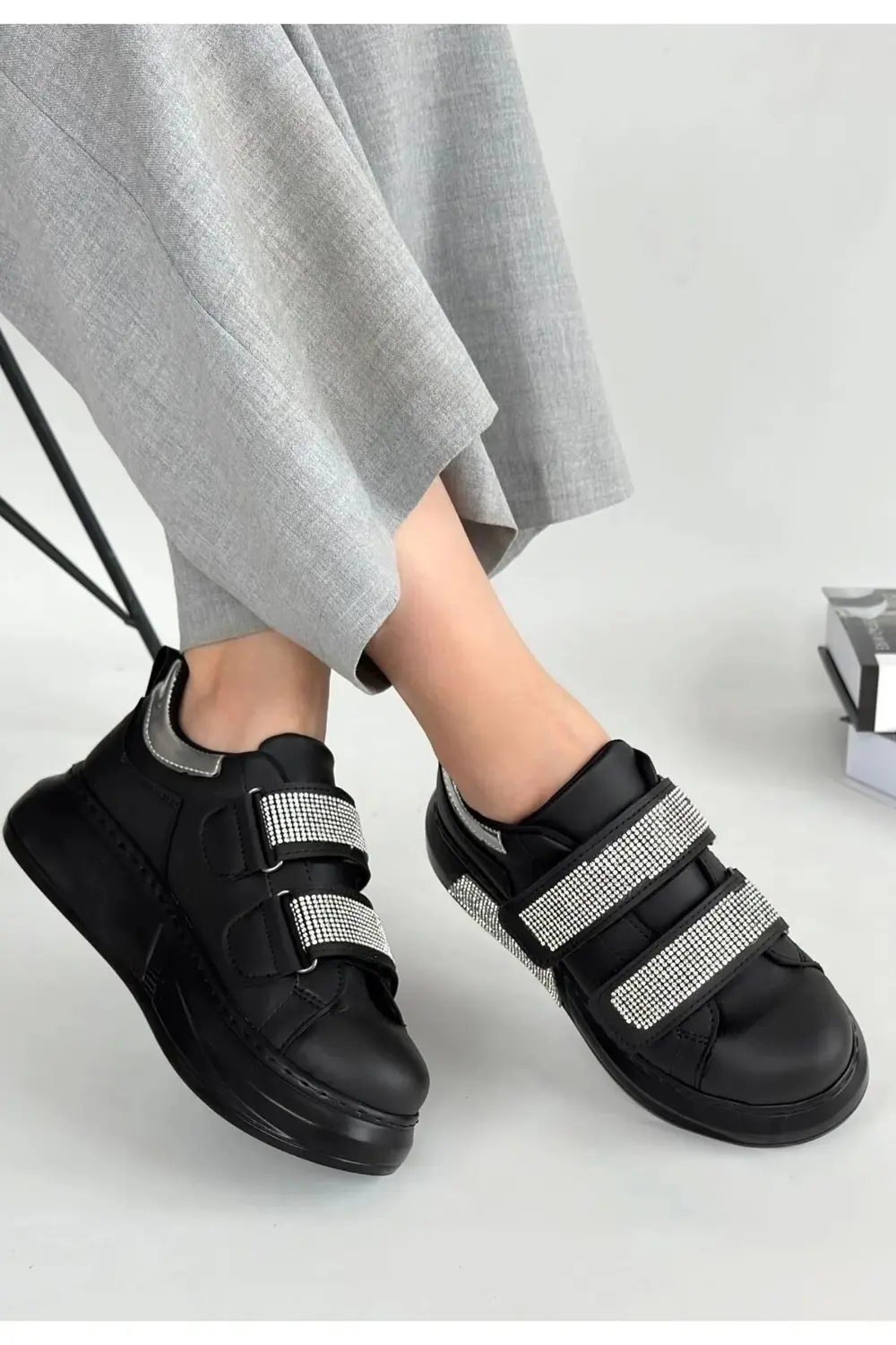 Nino Siyah Cilt Cırt Cırtlı Spor Ayakkabı