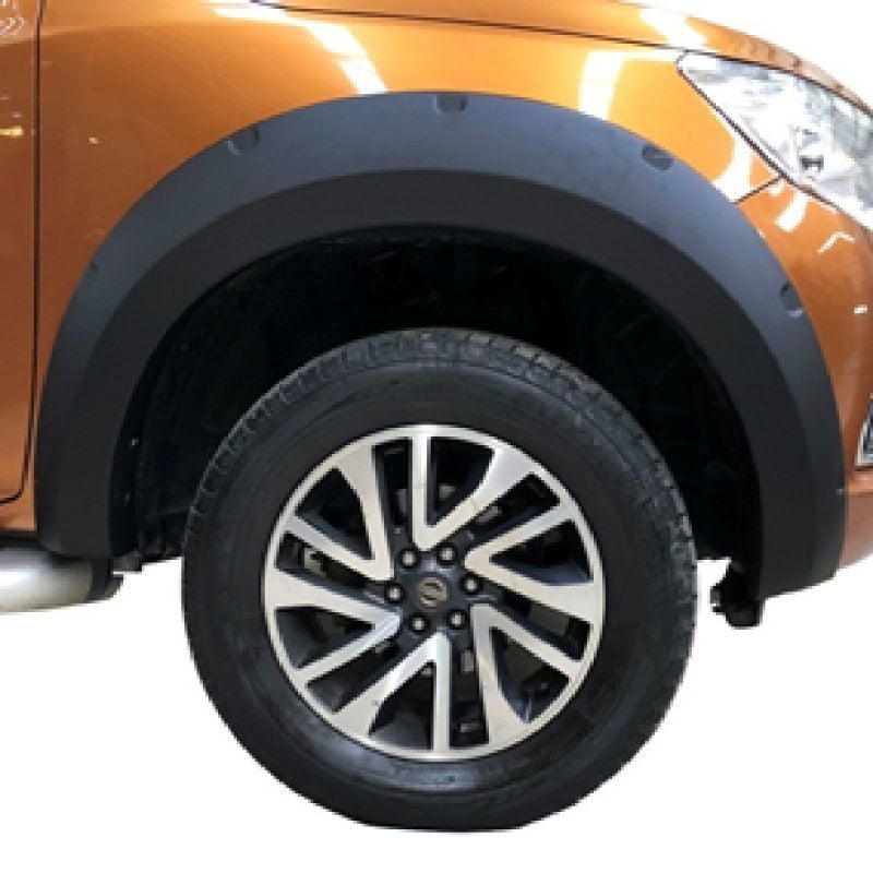 Nissan Navara Uyumlu Çamurluk Kaplama Adblue 4.5Cm Civatasız Dodi Nissan Navara Uyumlu Çamurluk Kaplama Adblue 4.5Cm Civatasız Dodi