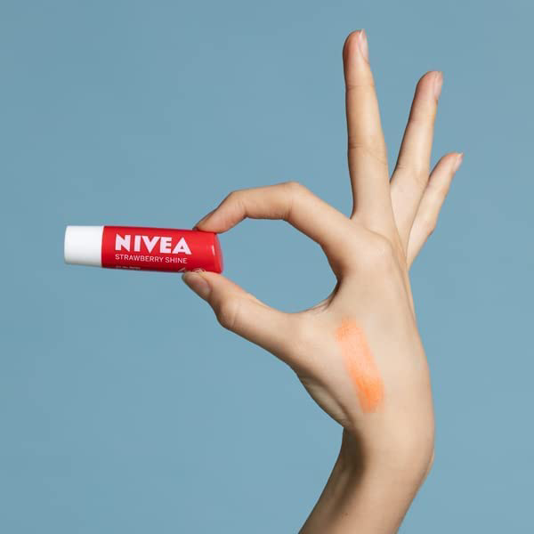 Nivea Dudak Bakım Kremi Çilek 4,8 gr