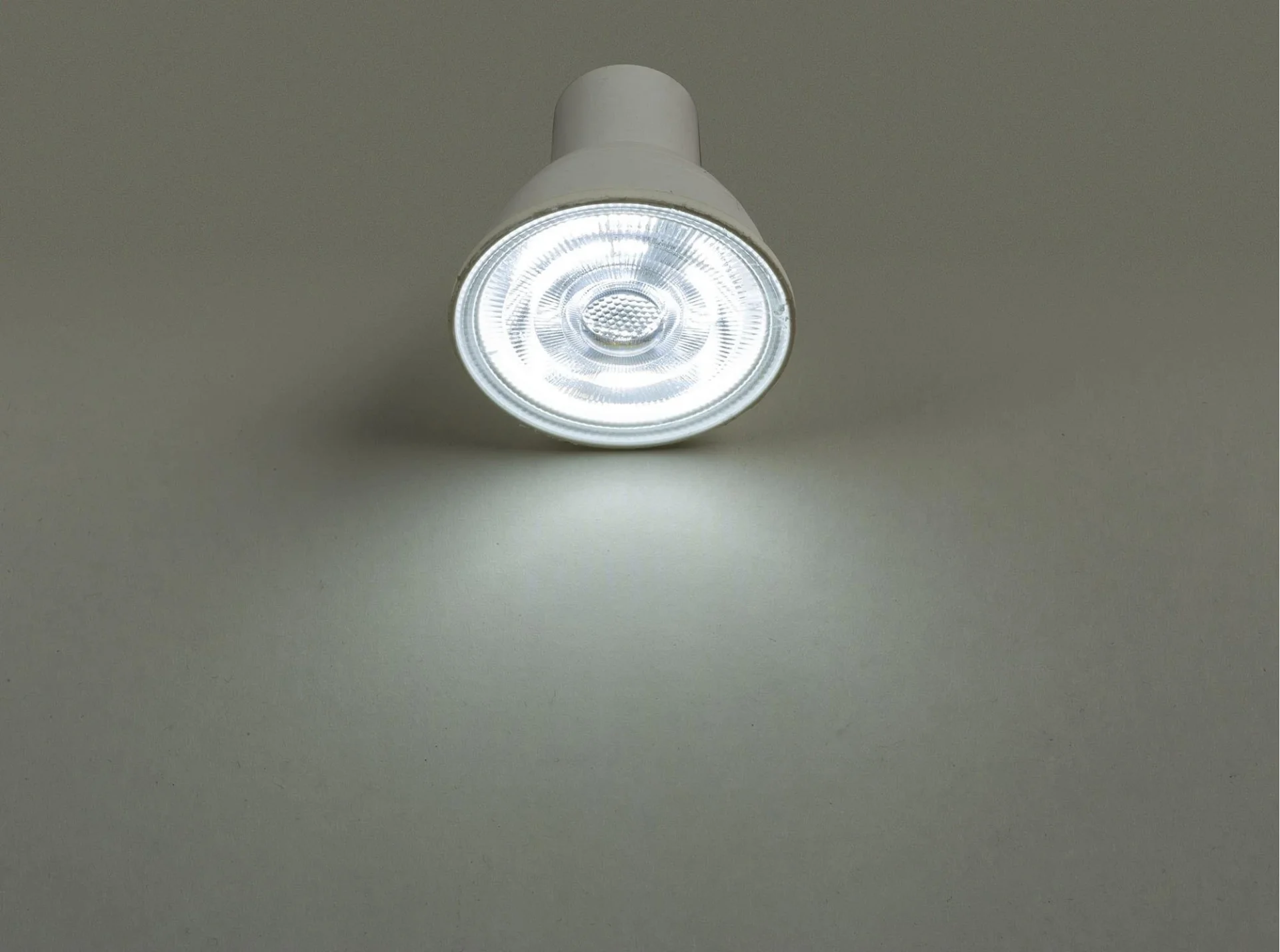 NOAS YL91 0701 M 7W Mercekli Led Çanak Ampül 6500K Beyaz Işık GU1