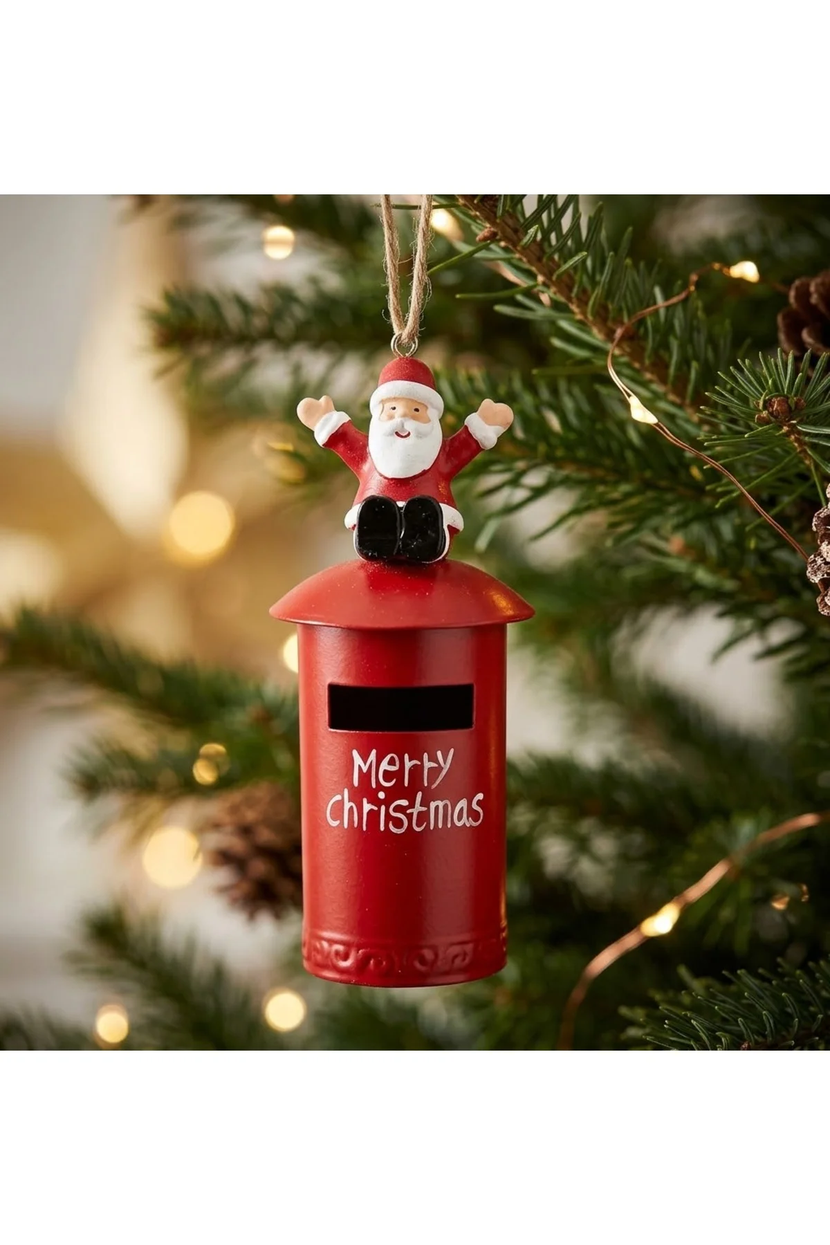 Noel Baba Posta Kutusu Tasarımlı Yılbaşı Ağaç Süsü & Dekoru (11.5 cm) Noel Baba Posta Kutusu Tasarımlı Yılbaşı Ağaç Süsü & Dekoru (11.5 cm)
