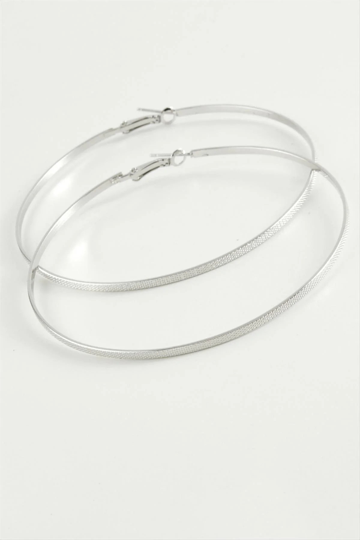 Noktalı Metal Halka Küpe 8-10 cm
