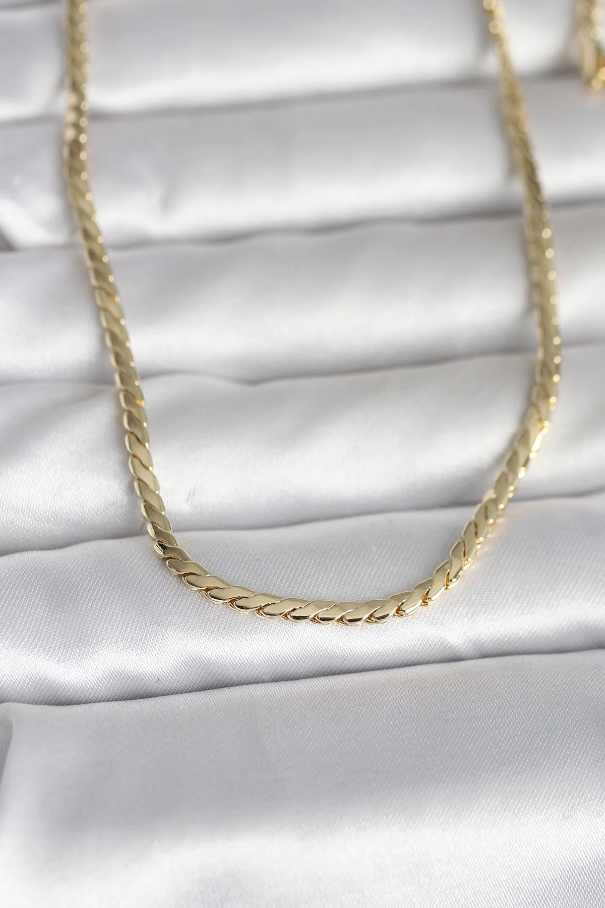 14K Altın Kaplama Yassı Model 60 cm Kadın Kolye - Şık ve Dayanıklı