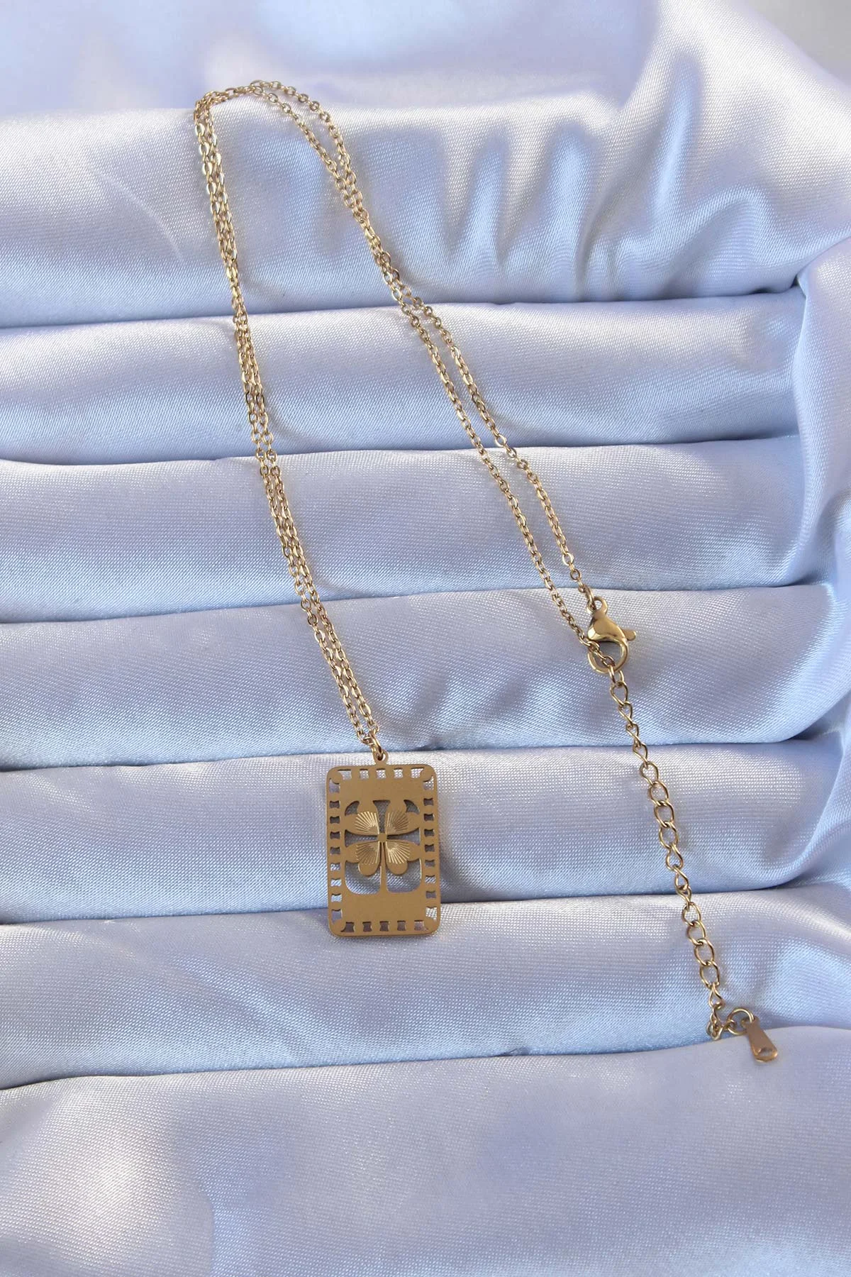 316L Altın Renk İşlemeli Yonca Model Vintage Kolye 5886 - Paslanmaz Çelik Vintage Parlama