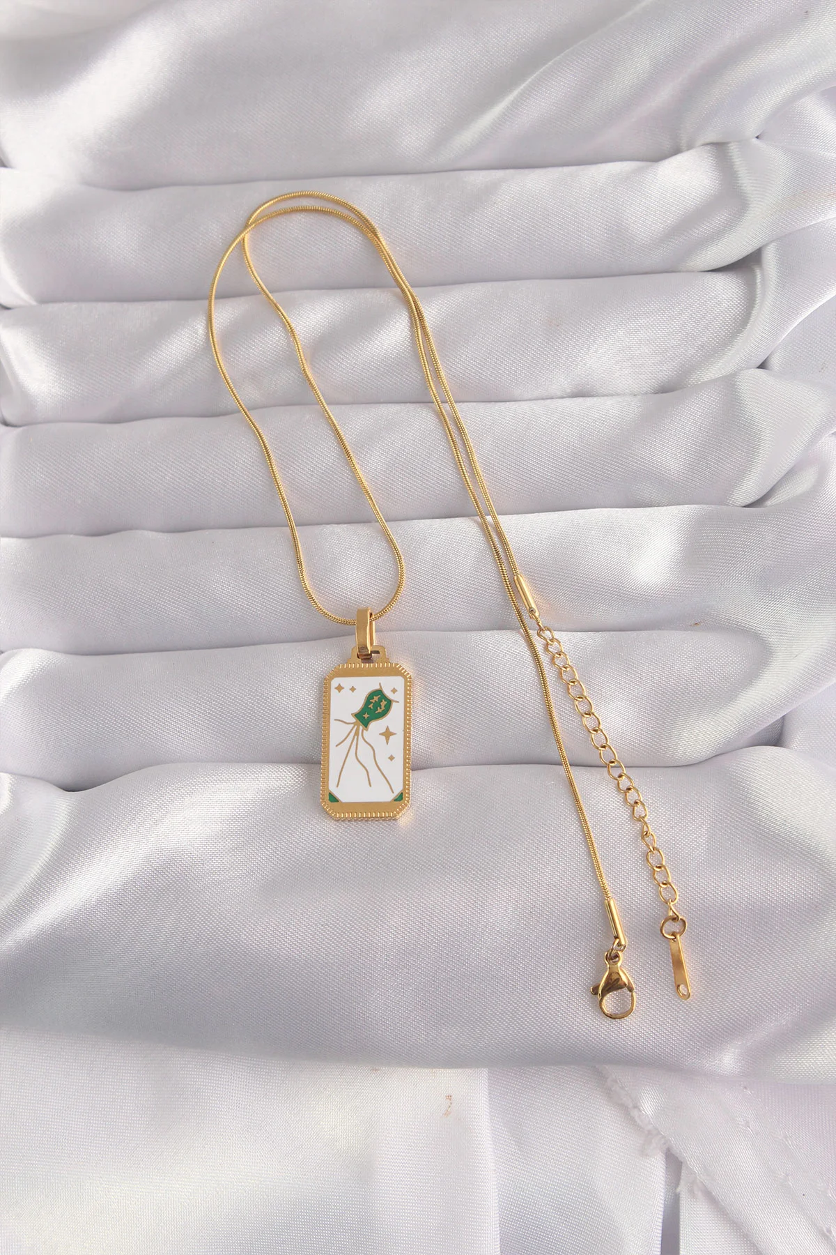 316L Çelik Gold Renk Beyaz Mineli Tarot Kolye - Paslanmaz ve Güvenilir Tarot Aksesuarı