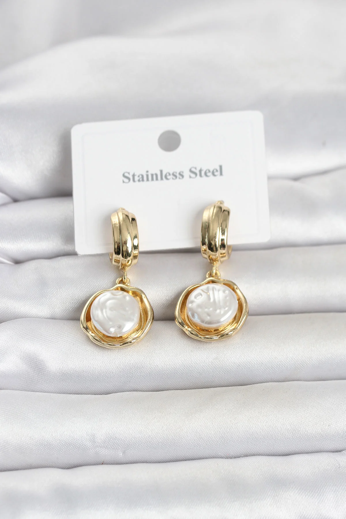 316L Çelik Gold Renk İnci Detaylı Kadın Küpe - Paslanmaz, Alerjik ve Günlük Kullanıma Uygun