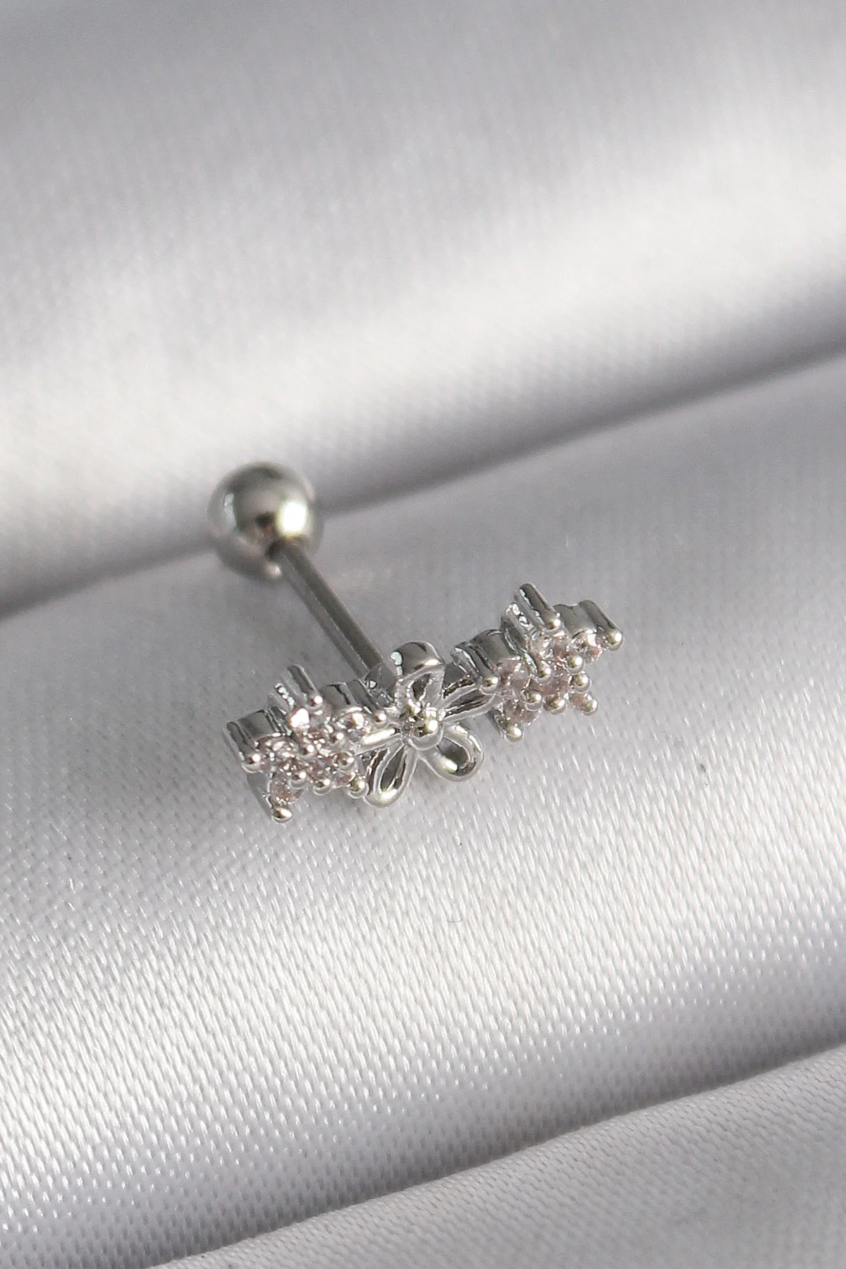 Northcity Çiçek Desenli 316L Tragus Piercing - Gümüş Zirkon, 6mm 