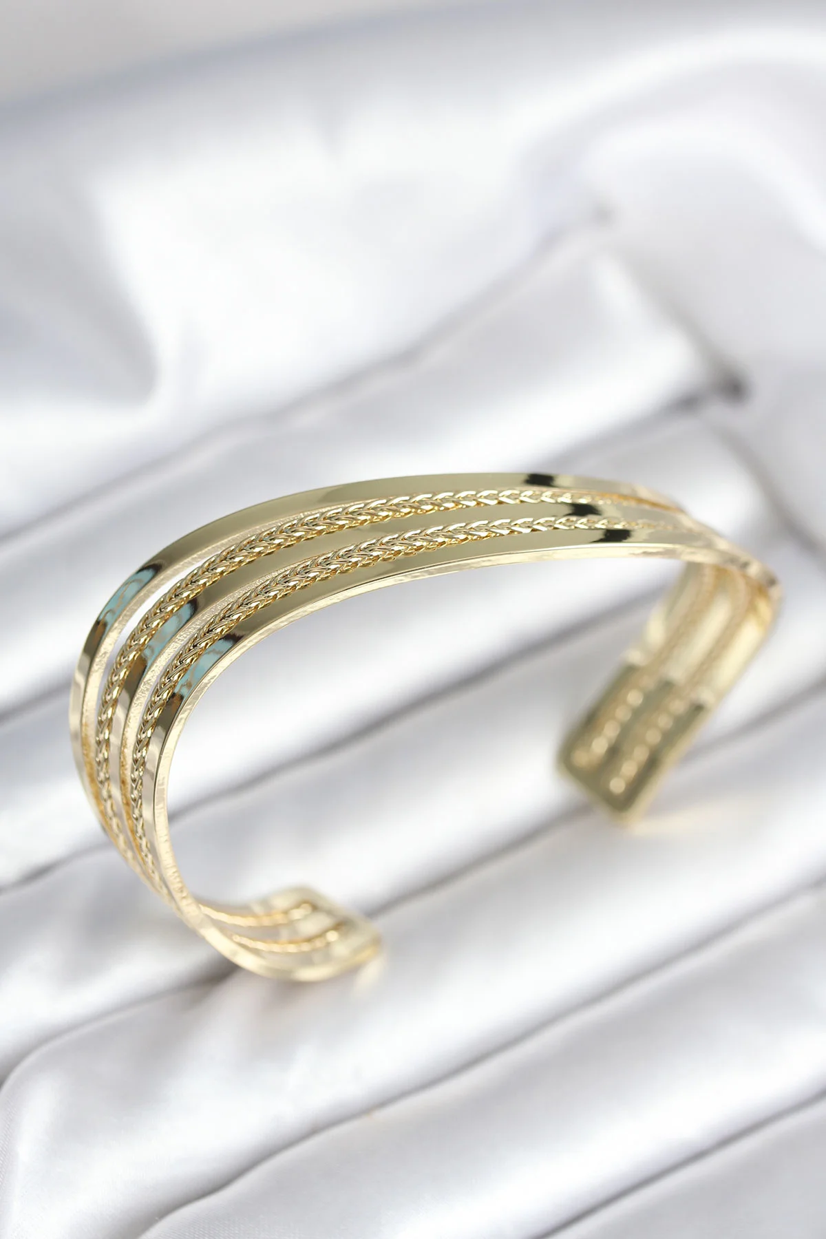 Northcity Eğik Şerit Model Gold Renk Pirinç Kadın Bileklik - Zari