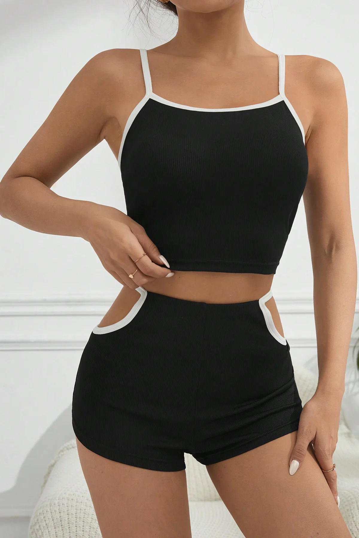 Northcity Kadın Siyah Beyaz Şortlu Cut-Out Detaylı Gecelik Takımı