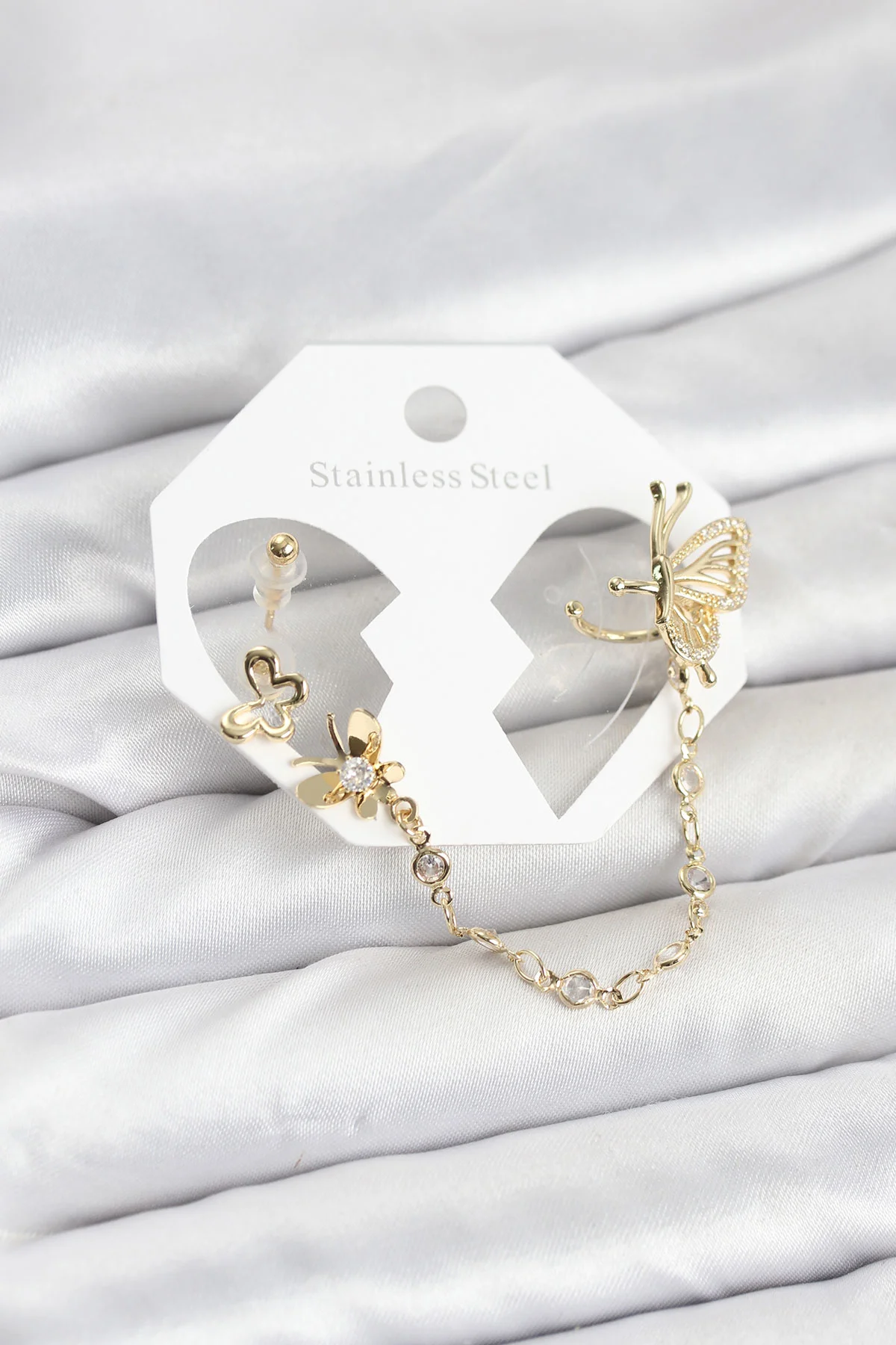 Kelebekli Model Pirinç Gold Zincir Bağlantılı Ear Cuff Küpe Seti - Şıklık ve Kalıcılık