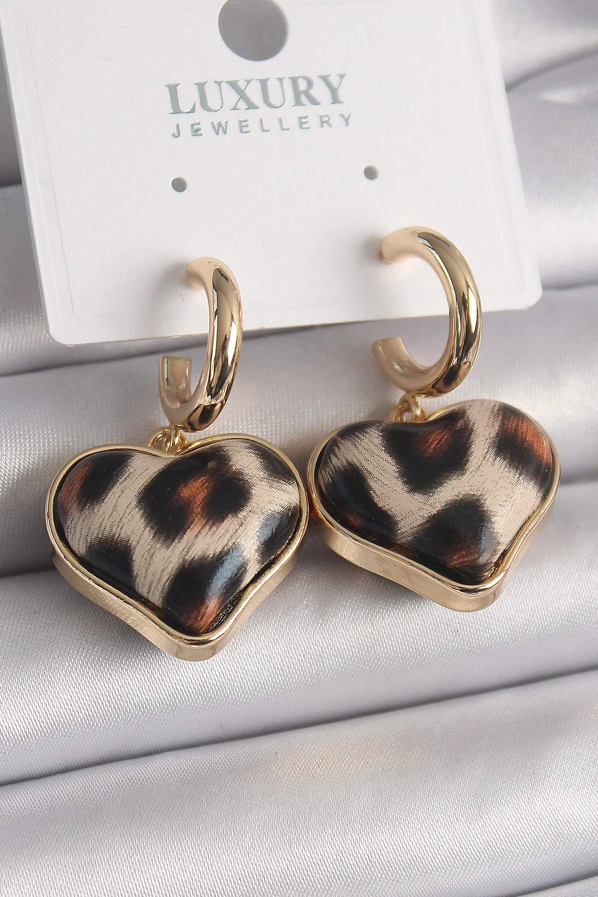 Pirinç Gold Renk 3D Kalp Leopar Model Kadın Küpe 5886 - Şık ve Kalıcı Moda Parçası