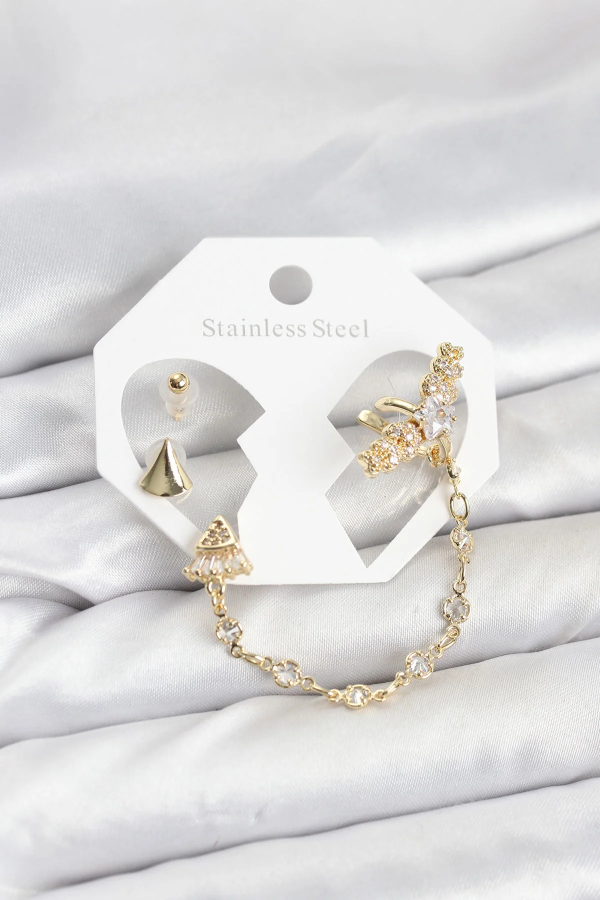 Pirinç Gold Yıldızlı Zincir Bağlantılı Ear Cuff ve Küpe Seti - Şık ve Dayanıklı