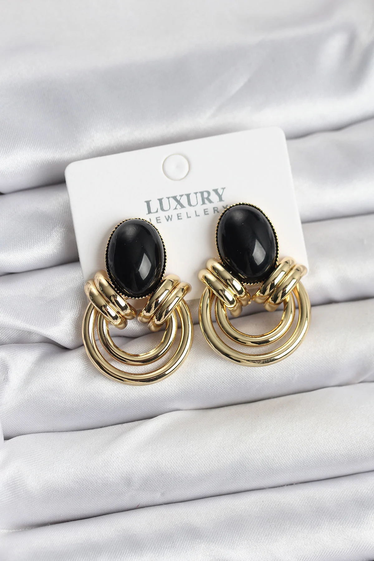 Pirinç Gold Renk Siyah Taşlı Vintage Kadın Küpe - Dayanıklı ve Şık