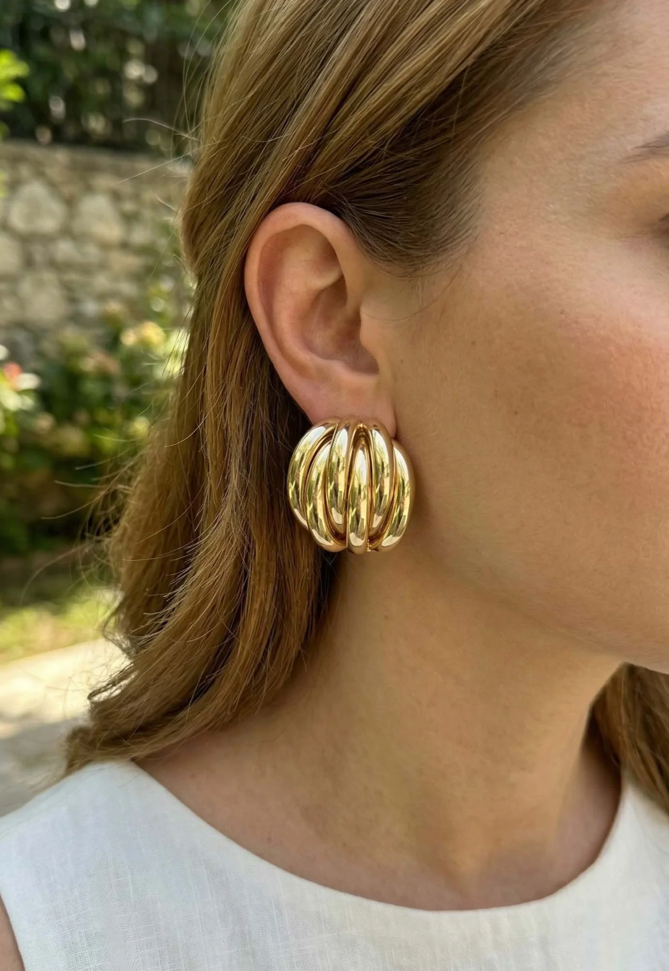 Pirinç Gold Renk Vintage Kadın Küpe - Kalıcı Şıklık ve Vintage Hava