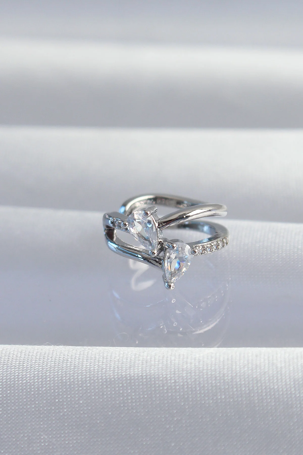 Pirinç Gümüş Renk Zirkon Taşlı Damla Earcuff Küpe - Şık ve Dayanıklı