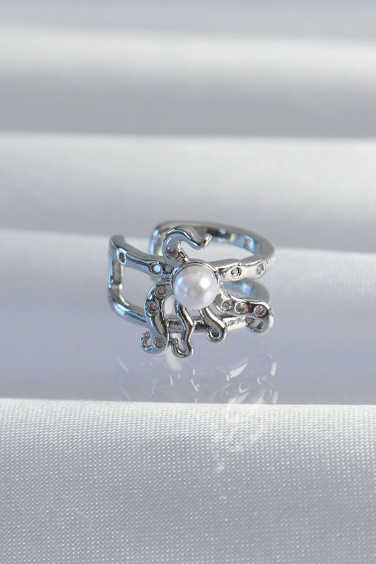Pirinç Gümüş Renk İncili Ahtapot Earcuff Küpe - Zarif ve Dayanıklı