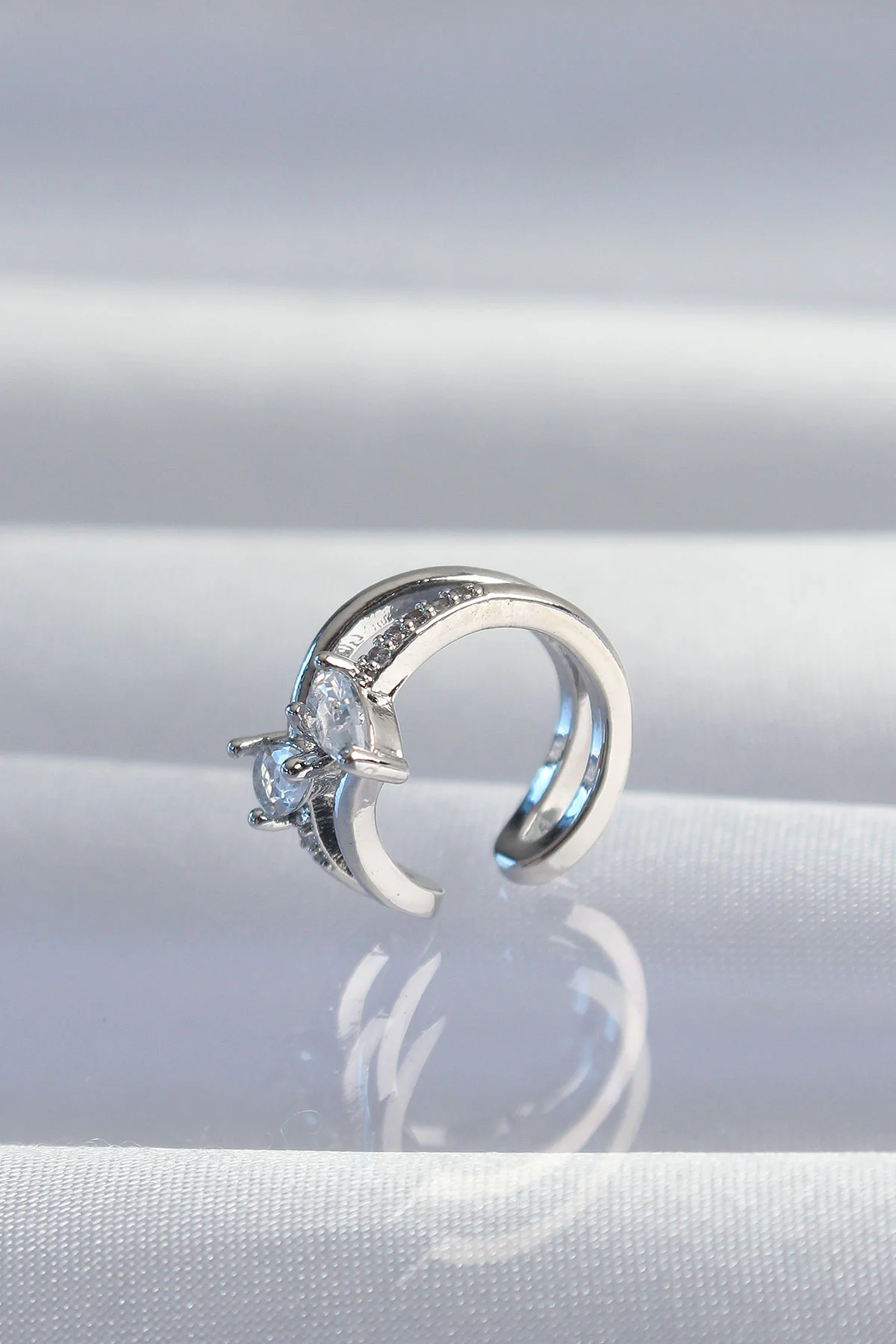 Pirinç Gümüş Renk Zirkon Taşlı Damla Earcuff Küpe - Şık ve Dayanıklı