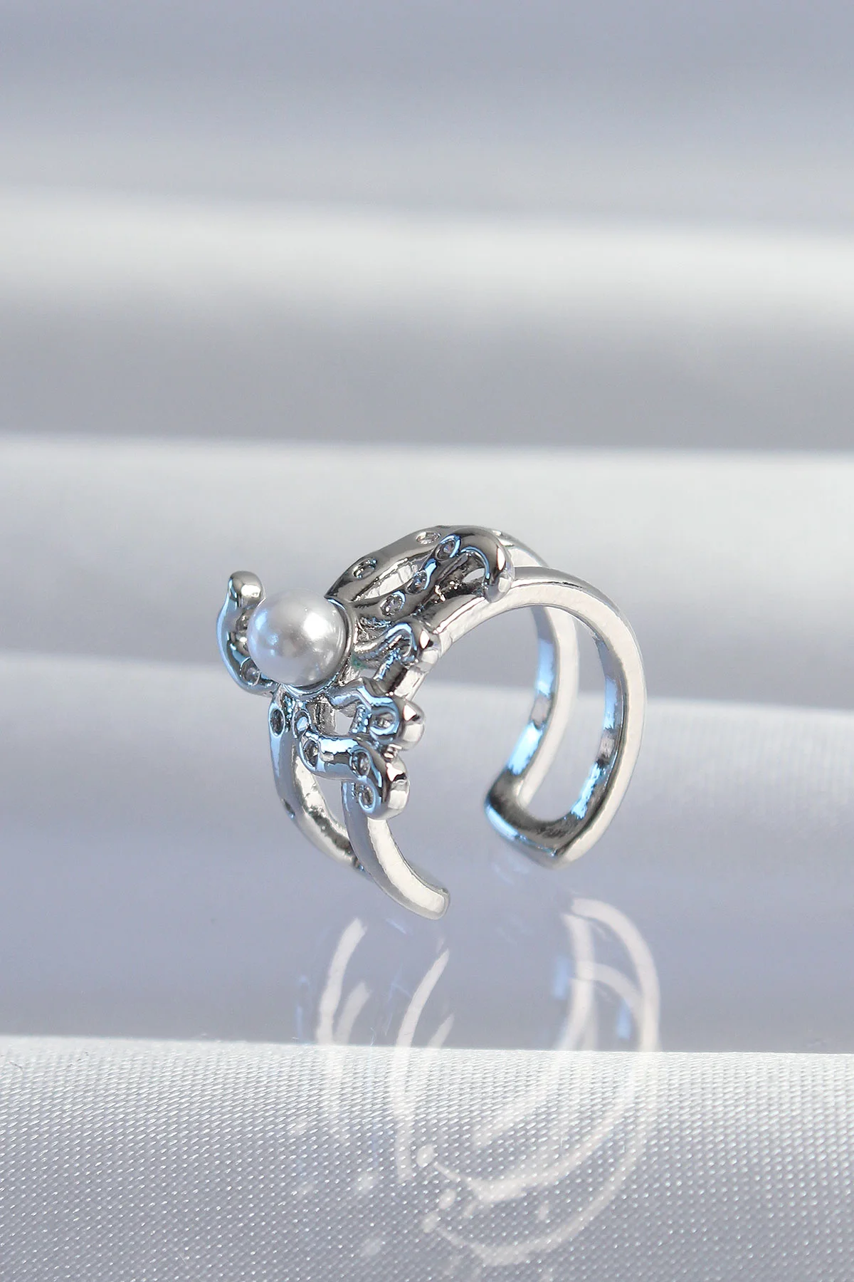 Pirinç Gümüş Renk İncili Ahtapot Earcuff Küpe - Zarif ve Dayanıklı