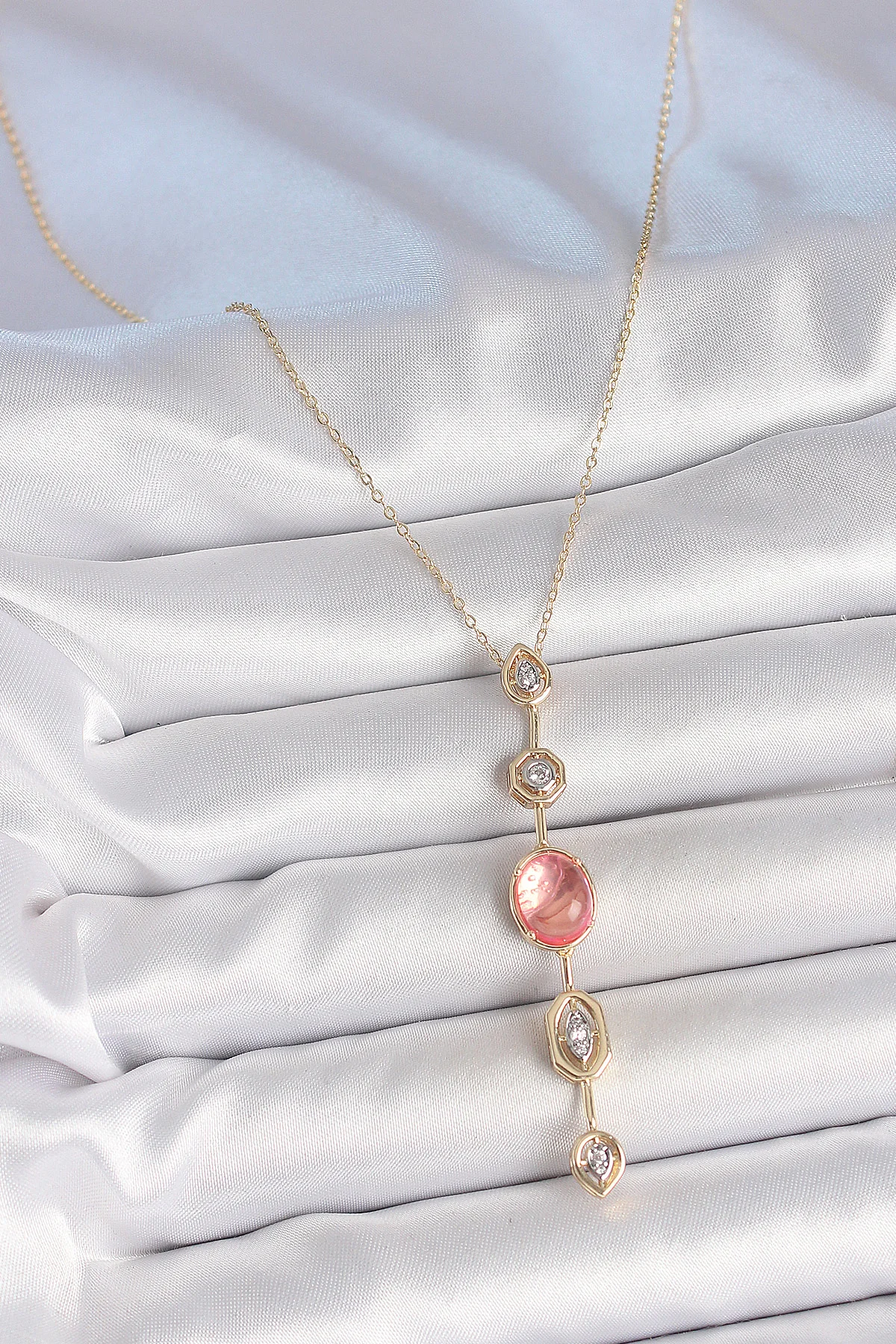 Pirinç Zincir Pembe Gold Zirkon Taşlı Y Kolye - Özenli Tasarım ve Şık Görünüm