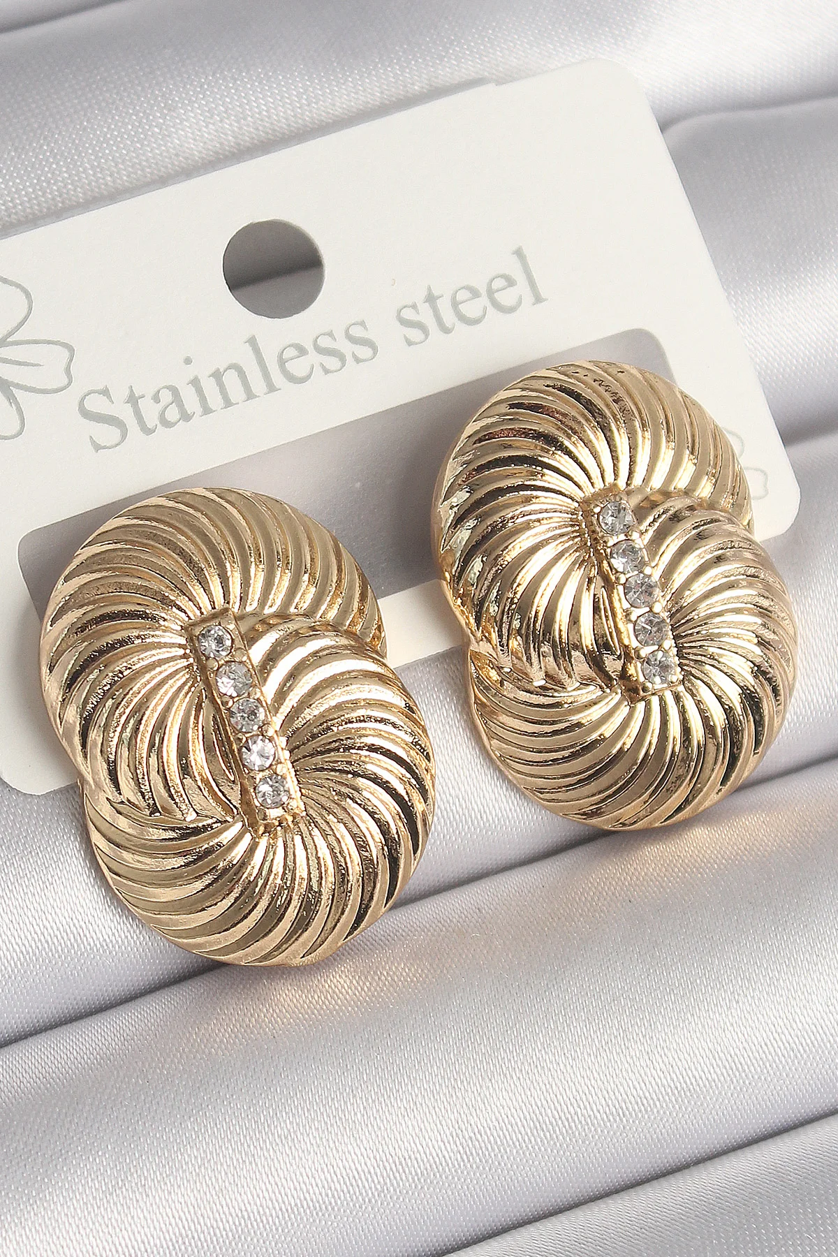 Pirinç Zirkonlu Sarmal Model Kadın Küpe - Altın Gold Detaylı