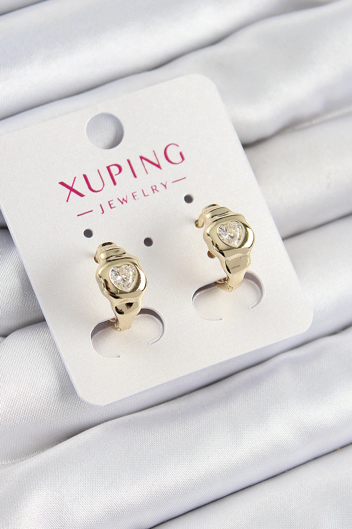 Xuping Zirkon Taşlı Kalp Model Altın Renk Kadın Küpe 5886 - Günlük Takı