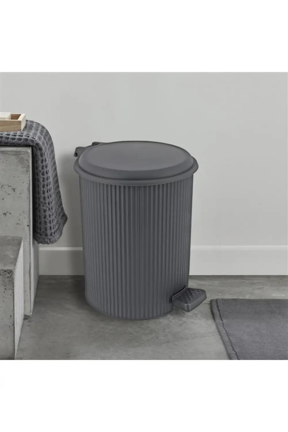 Nostalji Pedallı Çöp Kovası: 20 Litre