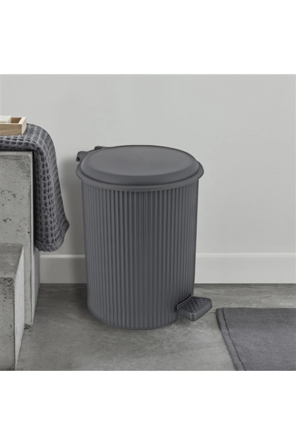 Nostalji Pedallı Çöp Kovası: 20 Litre