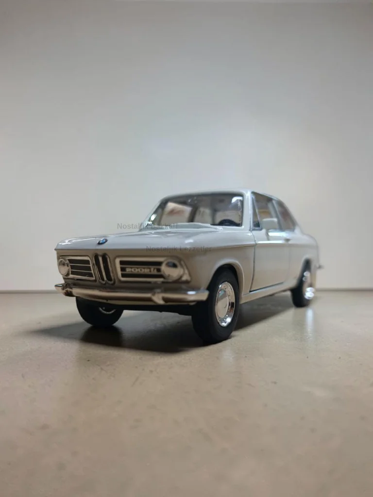 Nostaljik Beyaz Bmw 2000 TI ( 1/32 Ölçek ) Metal Çek Bırak Kapılar Açılır Model Araba Nostaljik Beyaz Bmw 2000 TI ( 1/32 Ölçek ) Metal Çek Bırak Kapılar Açılır Model Araba