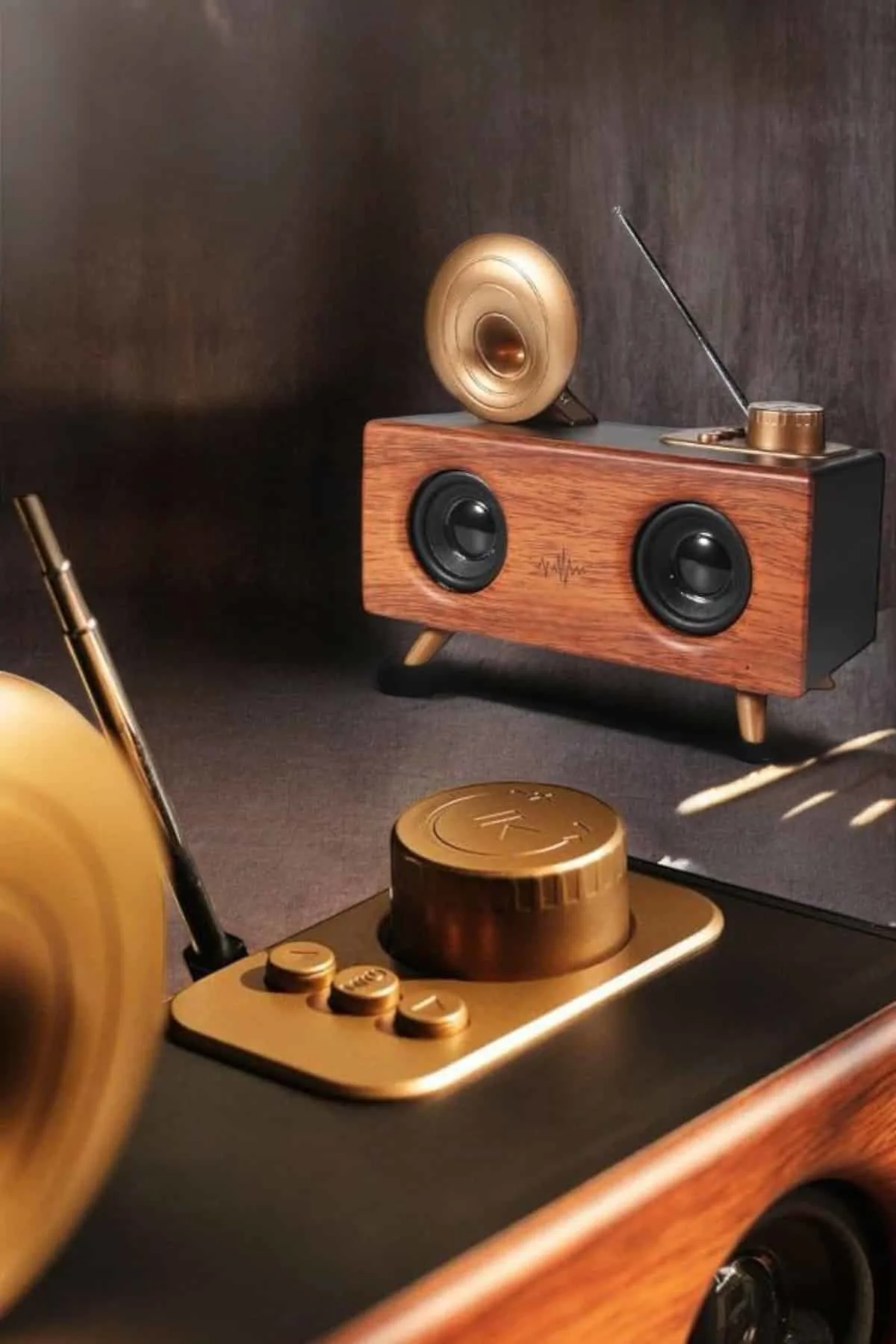 Nostaljik Görünümlü Bluetooth Bağlantılı Speaker Nostaljik Görünümlü Bluetooth Bağlantılı Speaker