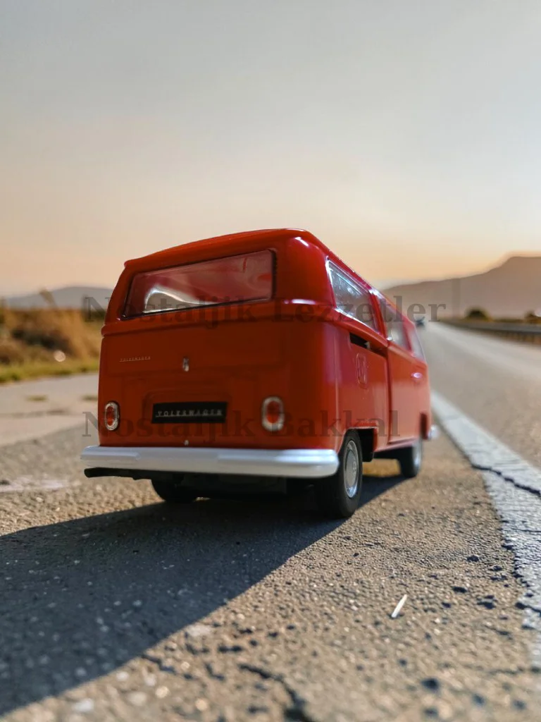 Nostaljik Kırmızı Volkswagen Type 2 ( 1/32 Ölçek ) Metal Çek Bırak Kapılar Açılır Model Araba Nostaljik Kırmızı Volkswagen Type 2 ( 1/32 Ölçek ) Metal Çek Bırak Kapılar Açılır Model Araba