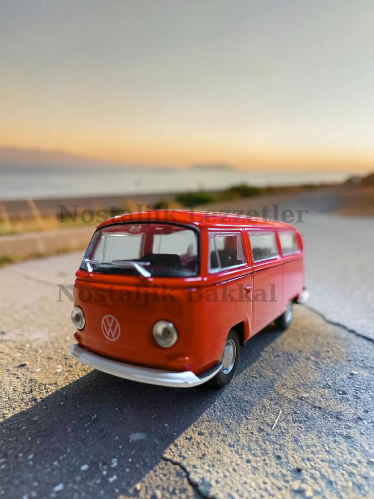 Nostaljik Kırmızı Volkswagen Type 2 ( 1/32 Ölçek ) Metal Çek Bırak Kapılar Açılır Model Araba Nostaljik Kırmızı Volkswagen Type 2 ( 1/32 Ölçek ) Metal Çek Bırak Kapılar Açılır Model Araba