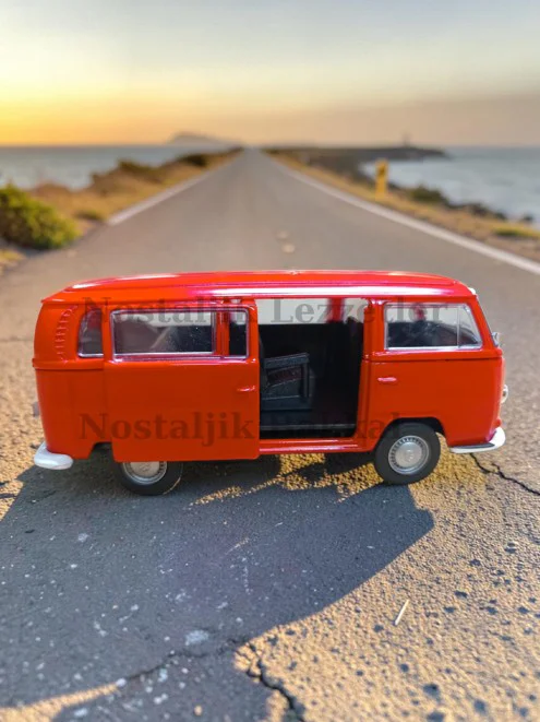 Nostaljik Kırmızı Volkswagen Type 2 ( 1/32 Ölçek ) Metal Çek Bırak Kapılar Açılır Model Araba Nostaljik Kırmızı Volkswagen Type 2 ( 1/32 Ölçek ) Metal Çek Bırak Kapılar Açılır Model Araba