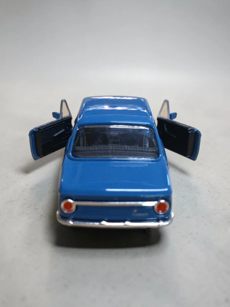 Nostaljik Mavi Bmw 2000 TI ( 1/32 Ölçek ) Metal Çek Bırak Kapılar Açılır Model Araba