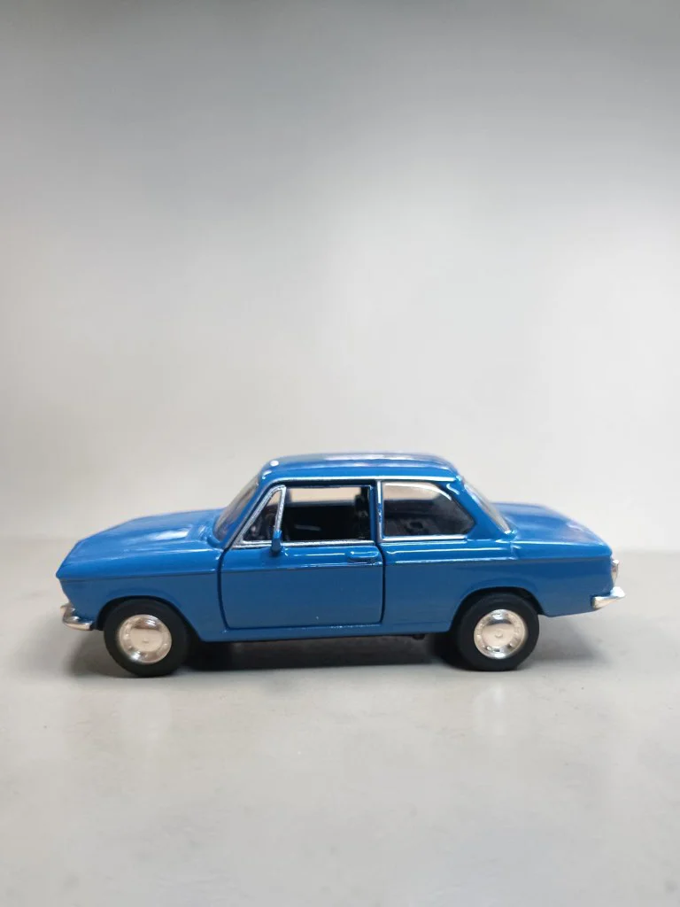 Nostaljik Mavi Bmw 2000 TI ( 1/32 Ölçek ) Metal Çek Bırak Kapılar Açılır Model Araba