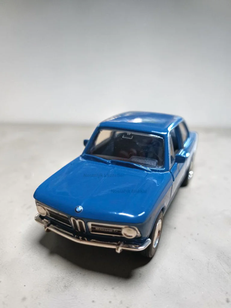 Nostaljik Mavi Bmw 2000 TI ( 1/32 Ölçek ) Metal Çek Bırak Kapılar Açılır Model Araba