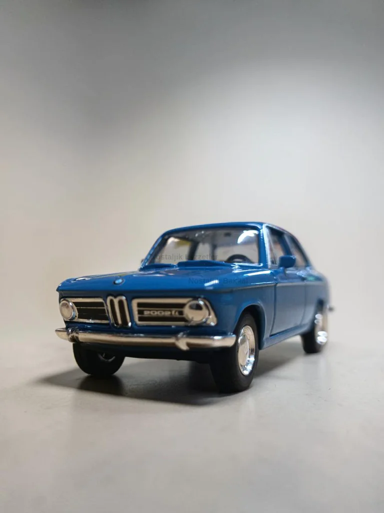 Nostaljik Mavi Bmw 2000 TI ( 1/32 Ölçek ) Metal Çek Bırak Kapılar Açılır Model Araba
