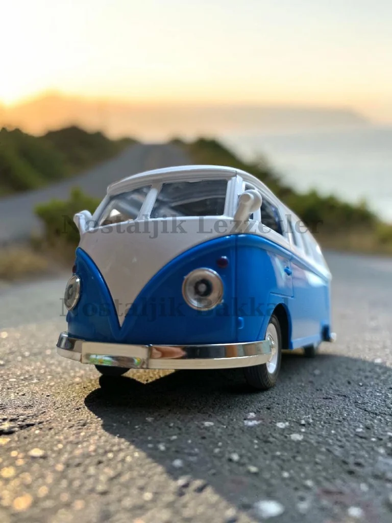 Nostaljik Mavi Volkswagen Type 2 Camper Van Sesli ve Işıklı ( 1/36 Ölçek ) Metal Çek Bırak Kapılar Açılır Model Araba Nostaljik Mavi Volkswagen Type 2 Camper Van Sesli ve Işıklı ( 1/36 Ölçek ) Metal Çek Bırak Kapılar Açılır Model Araba