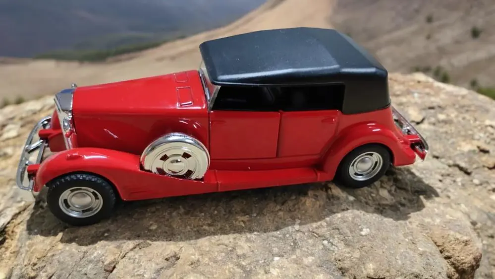 Nostaljik Metal Çek Bırak Araba Kırmızı Kapılar Açılır ( 1/36 Ölç