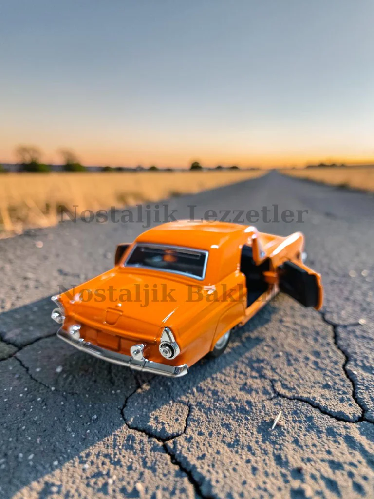 Nostaljik Turuncu 1955 Ford Thunderbird ( 1/32 Ölçek ) Metal Çek Bırak Araba Kapılar Açılır Nostaljik Turuncu 1955 Ford Thunderbird ( 1/32 Ölçek ) Metal Çek Bırak Araba Kapılar Açılır