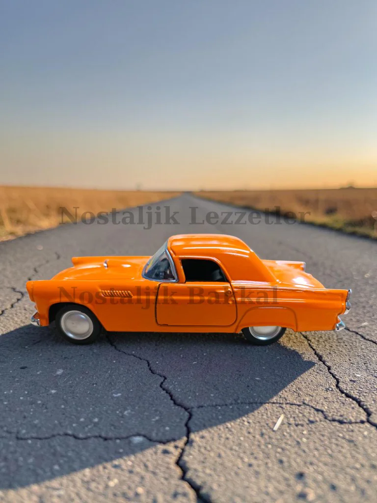 Nostaljik Turuncu 1955 Ford Thunderbird ( 1/32 Ölçek ) Metal Çek Bırak Araba Kapılar Açılır Nostaljik Turuncu 1955 Ford Thunderbird ( 1/32 Ölçek ) Metal Çek Bırak Araba Kapılar Açılır