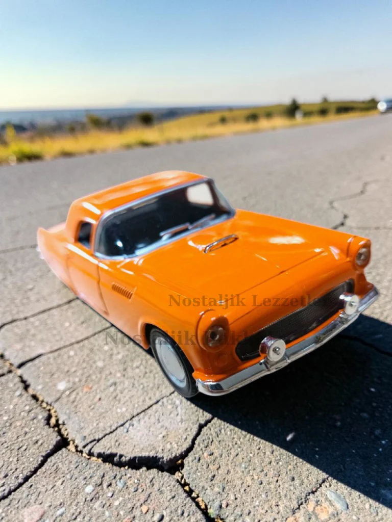 Nostaljik Turuncu 1955 Ford Thunderbird ( 1/32 Ölçek ) Metal Çek Bırak Araba Kapılar Açılır Nostaljik Turuncu 1955 Ford Thunderbird ( 1/32 Ölçek ) Metal Çek Bırak Araba Kapılar Açılır