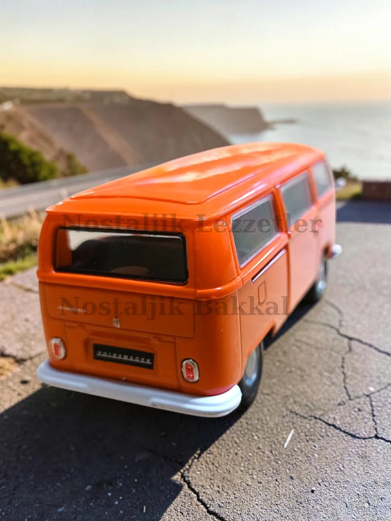 Nostaljik Turuncu Volkswagen Type 2 ( 1/32 Ölçek ) Metal Çek Bırak Kapılar Açılır Model Araba Nostaljik Turuncu Volkswagen Type 2 ( 1/32 Ölçek ) Metal Çek Bırak Kapılar Açılır Model Araba