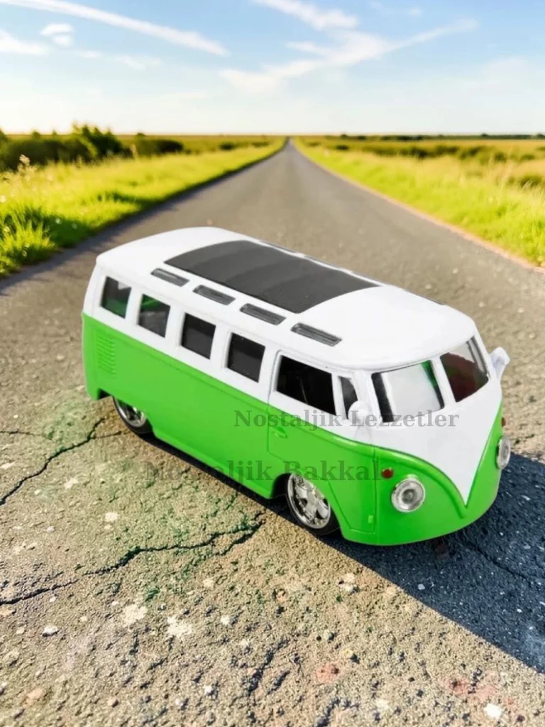 Nostaljik Yeşil Sesli ve Işıklı Volkswagen Type 2 Camper Van ( 1/36 Ölçek ) Metal Çek Bırak Kapılar Açılır Model Araba