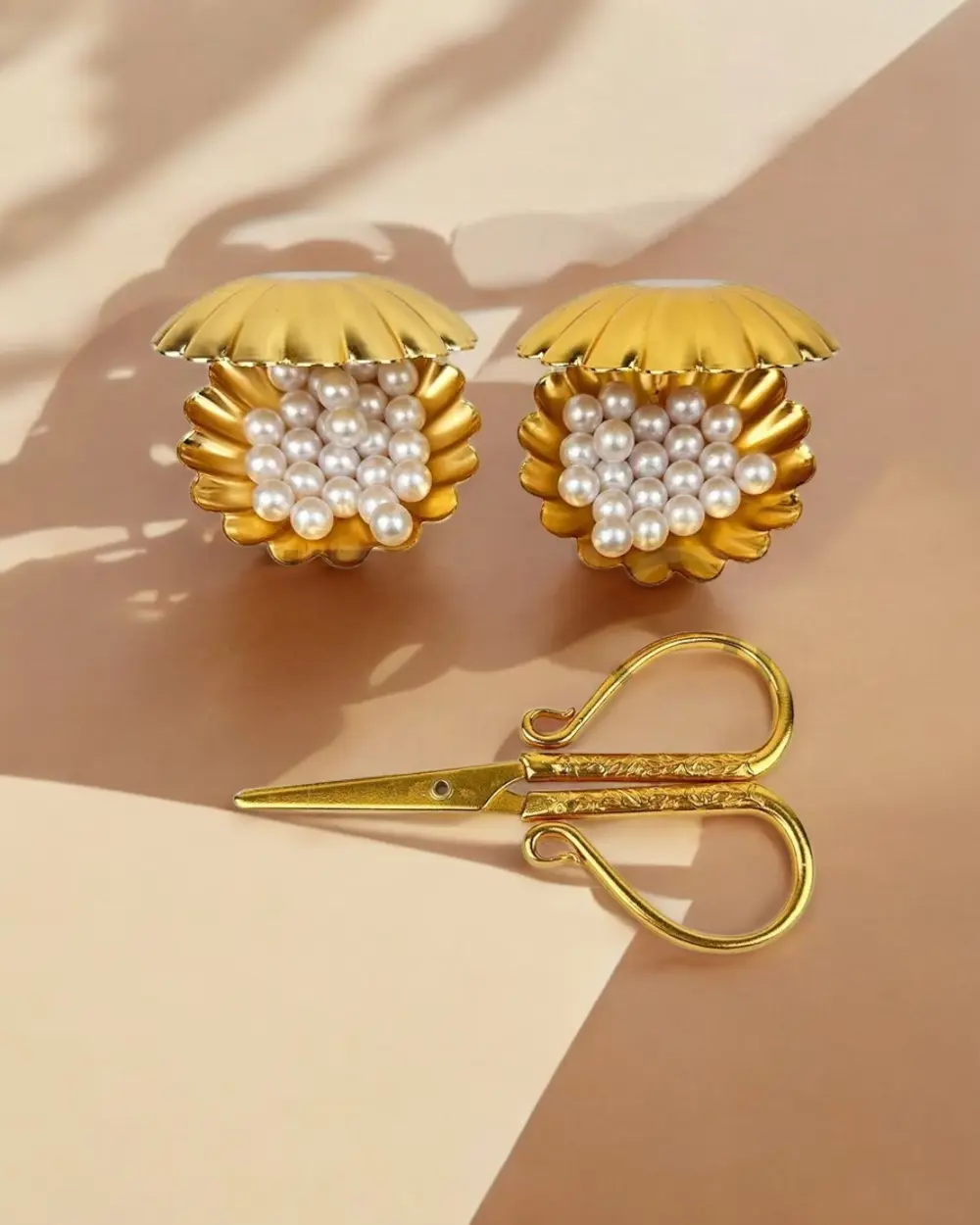 Nuvola İstridye İncili Yüzüklük ve Söz Makası Nuvola İstridye İncili Yüzüklük ve Söz Makası