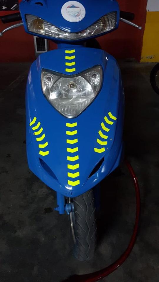 Çınar Extreme Ok Şeklinde Floresan Sarı Sticker  