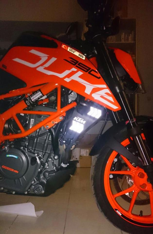 Çınar Extreme Ok Şeklinde Reflektif Beyaz Sticker  