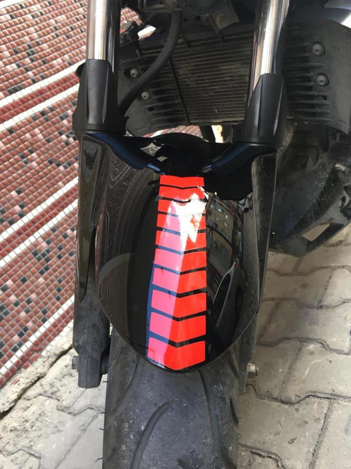 Çınar Extreme Ok Şeklinde Reflektif Kırmızı Sticker  